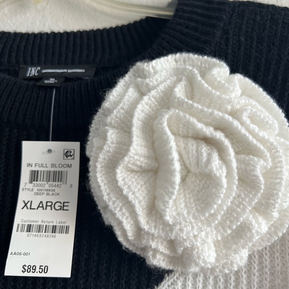 Beautiful and slimming sweater for fall or winter. - Picture 3 of 3